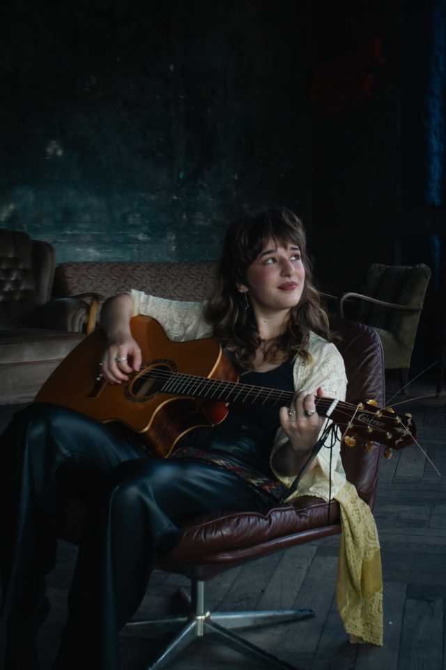 kleineTaube (Indie-Pop, Singer-Songwriter) + Support: Halbtrocken (Dream Folk Noir)